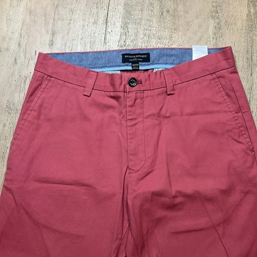 Banana Republic Emerson Chino.  Size 32x34, NWOT, perfect condition.